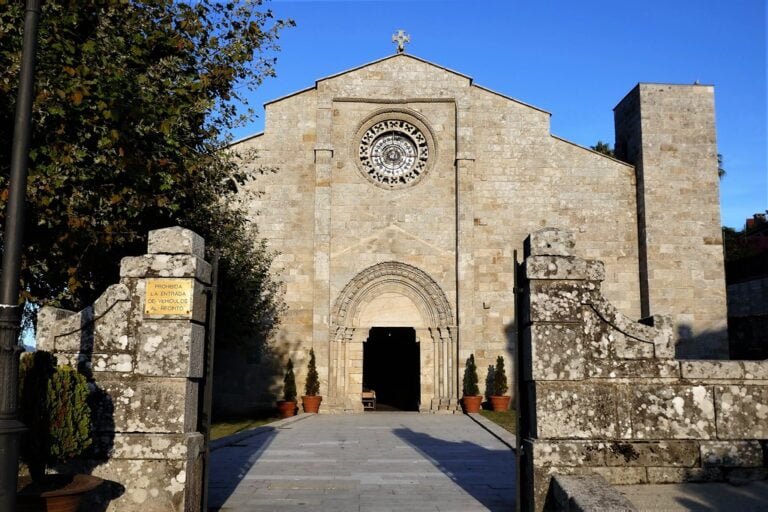 Iglesia de Santa María de Bayona: Descubre su fascinante historia y su Semana Santa 11 Iglesia de Santa María de Bayona