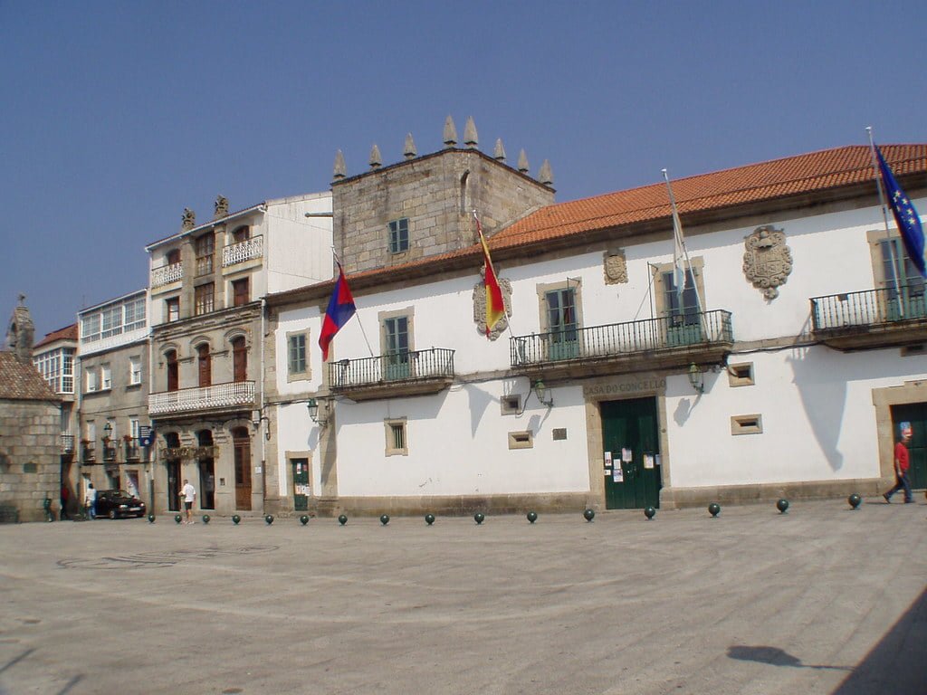 Descubre el Encanto del Casco antiguo de Baiona: Un Viaje a Través de la Historia y la Gastronomía Gallega 2 Ayuntamiento de Baiona