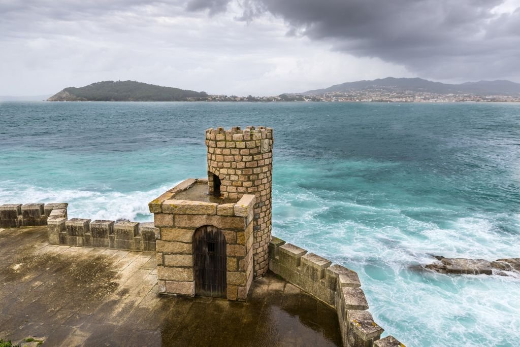Que Ver en Baiona: 16 Lugares de Visita Obligada en 2025 6 Torre de vigilancia, fortaleza Baiona