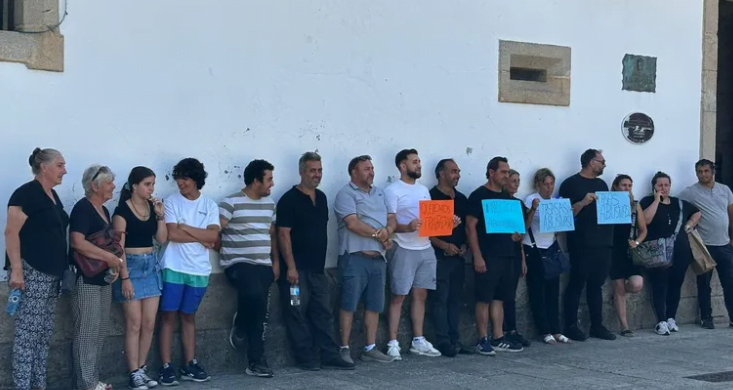 Los Vecinos Estallan contra el Gobierno de Baiona por Quedarse sin Atracciones en las Fiestas de la Anunciada 2024 2 Los Vecinos de Baiona Estallan contra el Gobierno de Baiona por Quedarse sin Atracciones en las Fiestas de la Anunciada 2024